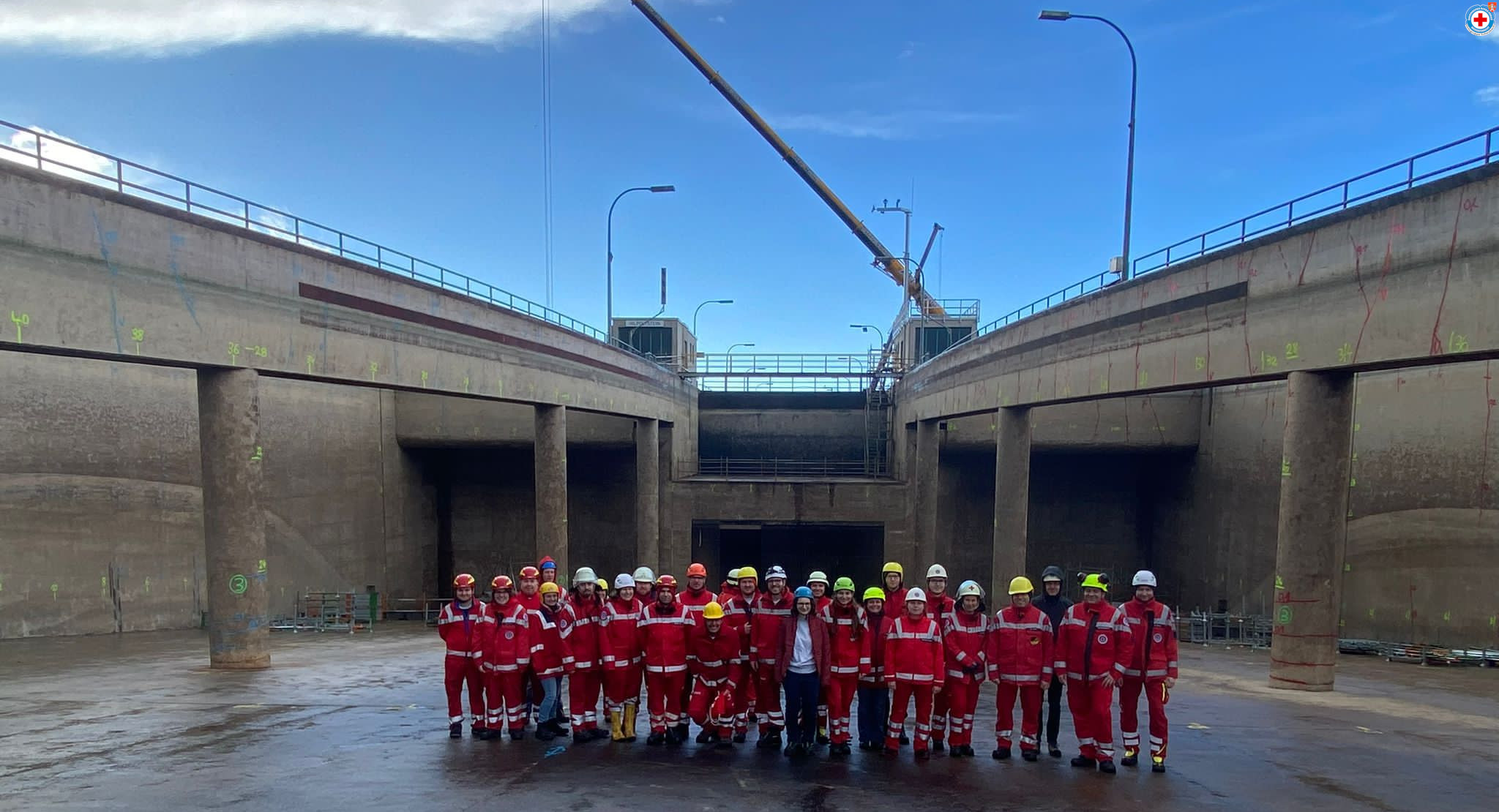 Gruppenfoto in der Schleuse